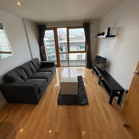 Rooshaus Leeds Docks Apartment ภายนอก รูปภาพ
